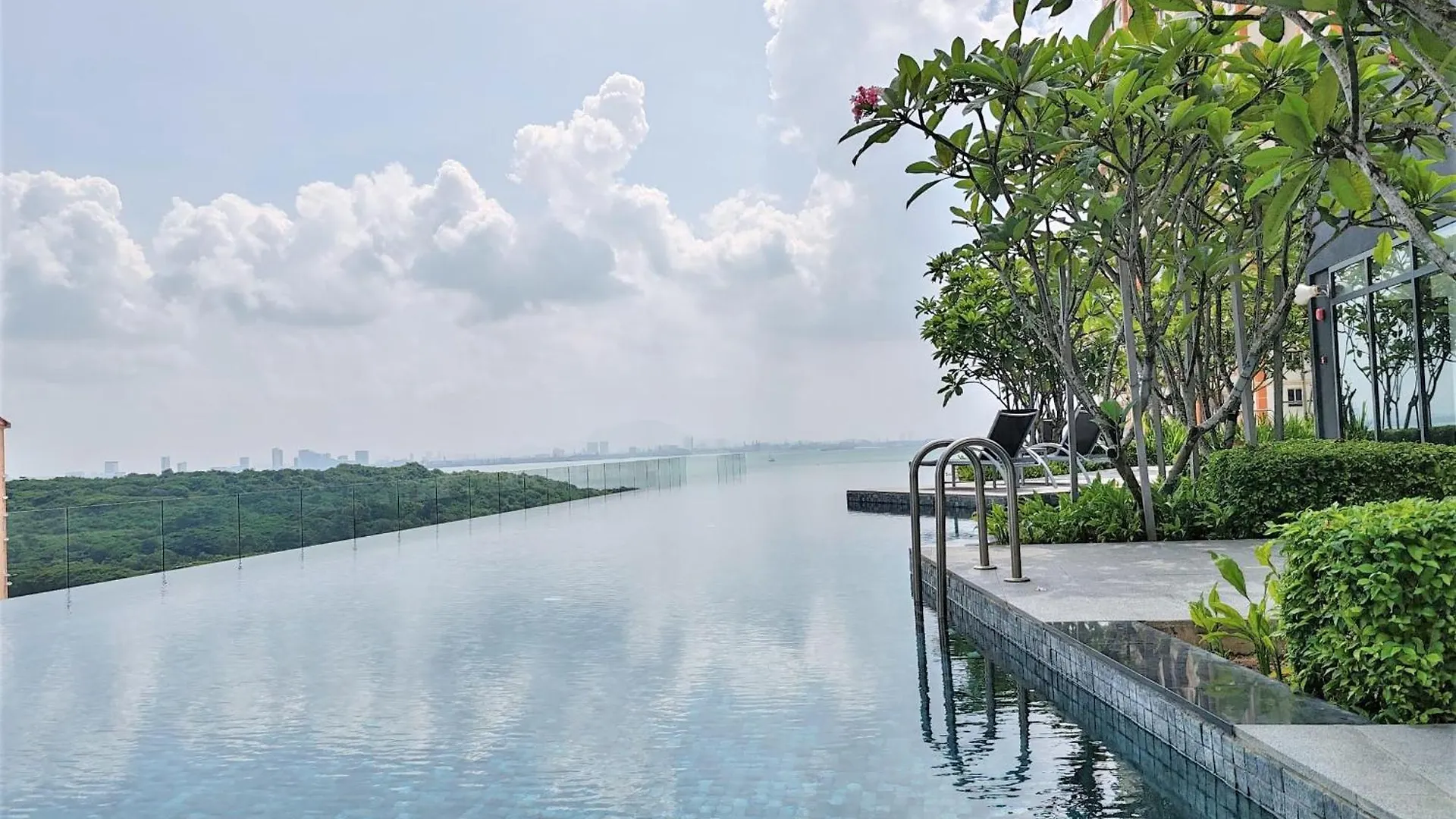 Apartament Sunlit Minimalist Suite, 7 Pax At Urban Suites Georgetown By Superstay Jelutong
