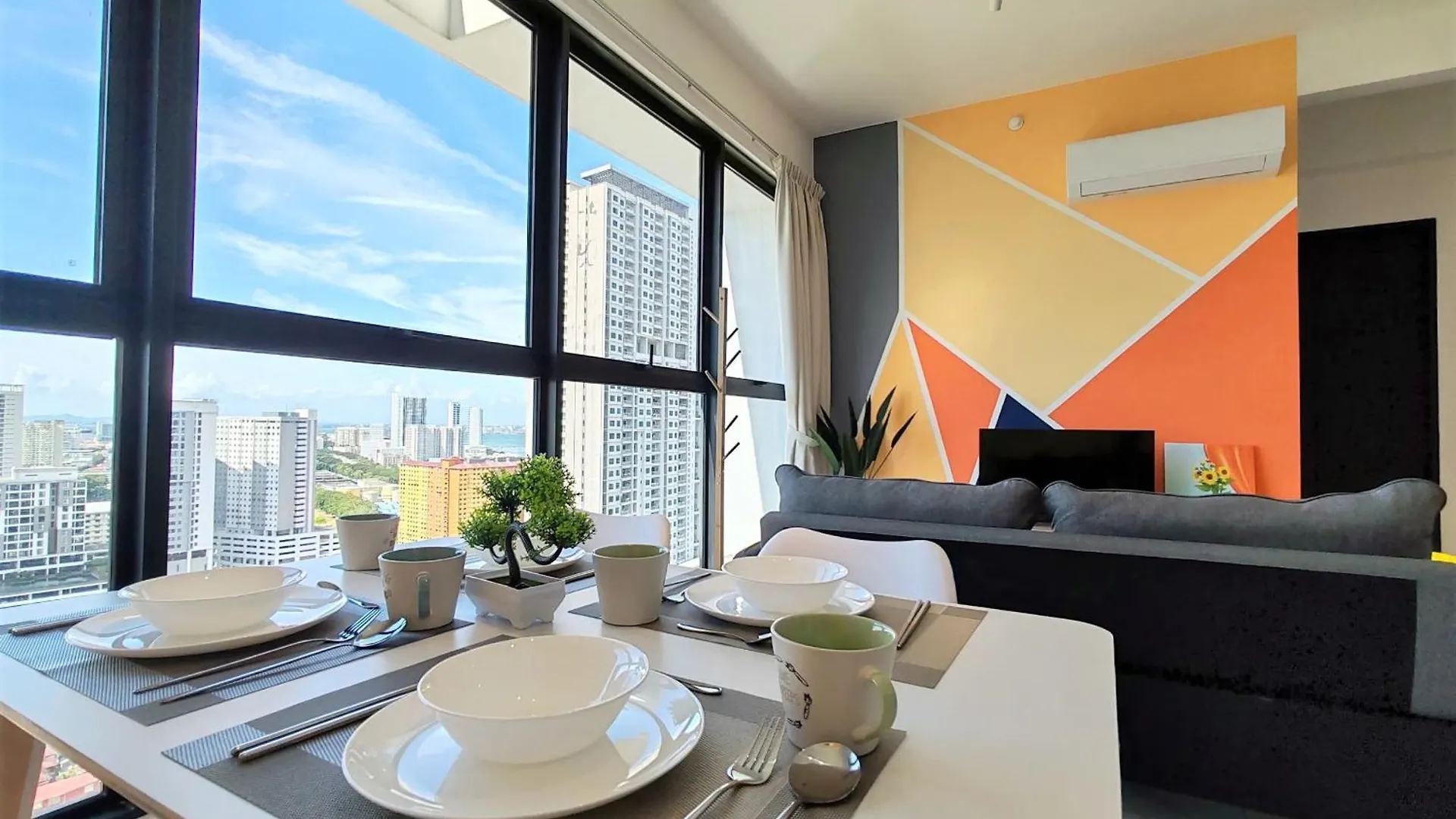 Apartament Sunlit Minimalist Suite, 7 Pax At Urban Suites Georgetown By Superstay Jelutong