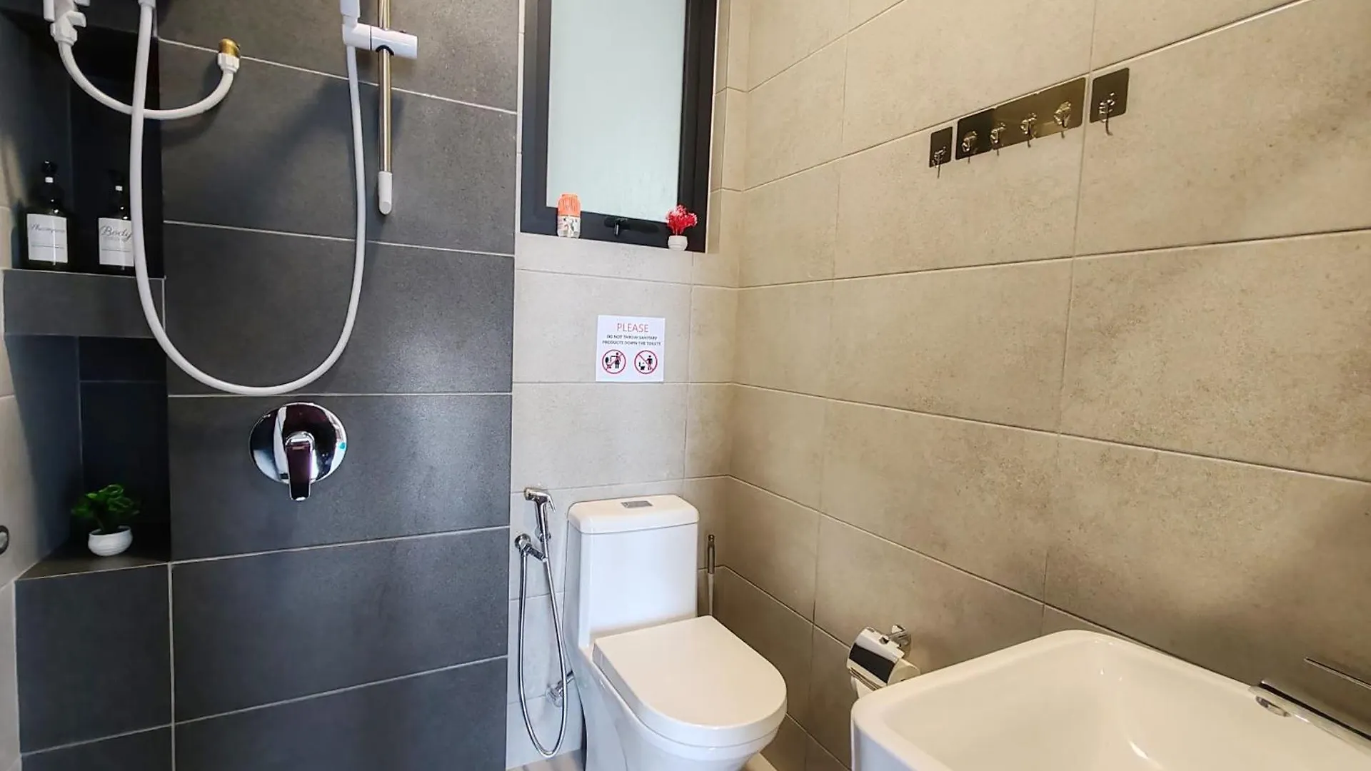 Sunlit Minimalist Suite, 7 Pax At Urban Suites Georgetown By Superstay Jelutong 0*,  Malezja